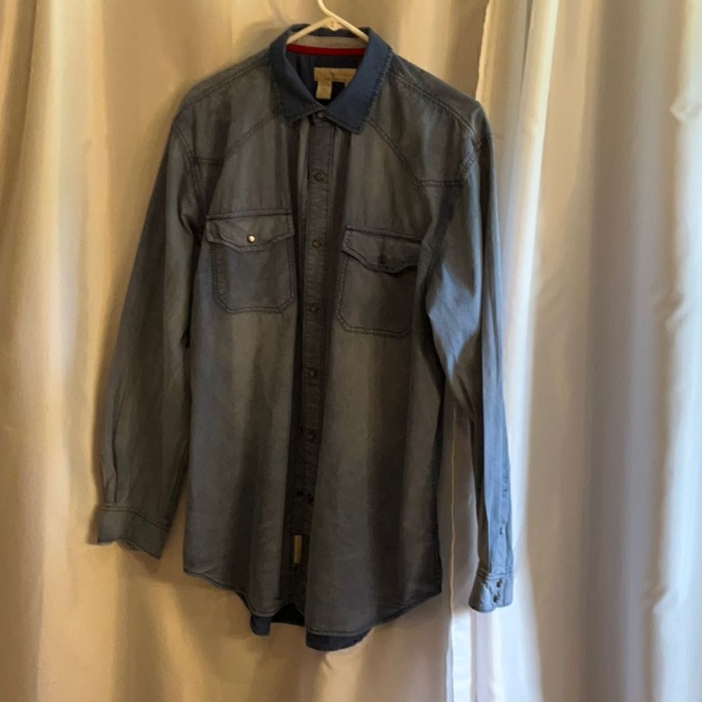 NWOT stone washed 100% cotton shirt in light blue, pearl snap closures